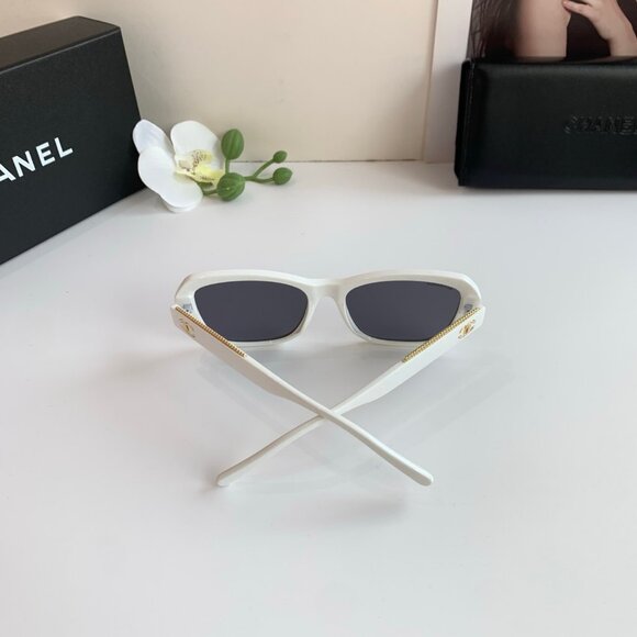 Premium Chanel Eyewear: White Frame, Detailed Gold Chain - Picture 6 of 8